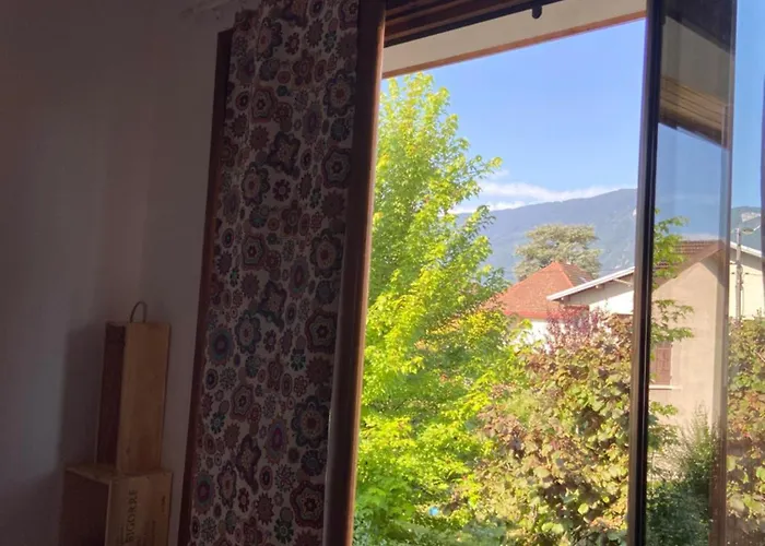 Maison Dans Les Jardins